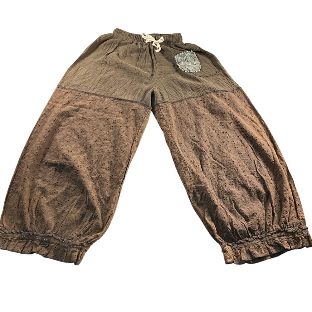 POL Floral Eyelet Lace and Double Gauze Joggers in Charcoal SMP578 - Picture 5 of 10